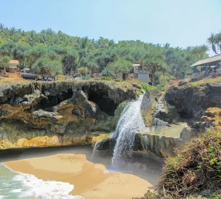 Wisata Pantai di Pacitan