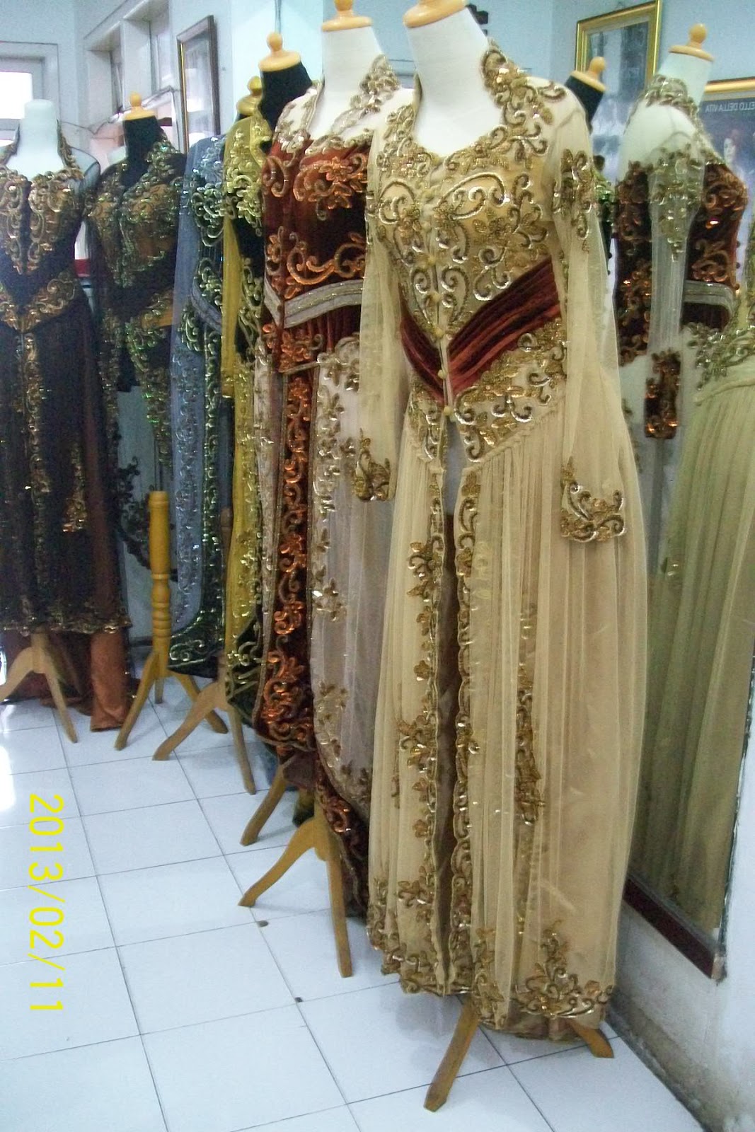 SEWA BAJU  ADAT  UNTUK  HARI KARTINI DI MALANG salon di malang