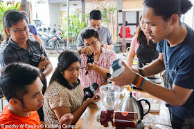 Indonesia - Bandung - Yellow Truck Coffee Linggawastu - Manual coffee brewing workshop - Bandung Foodies