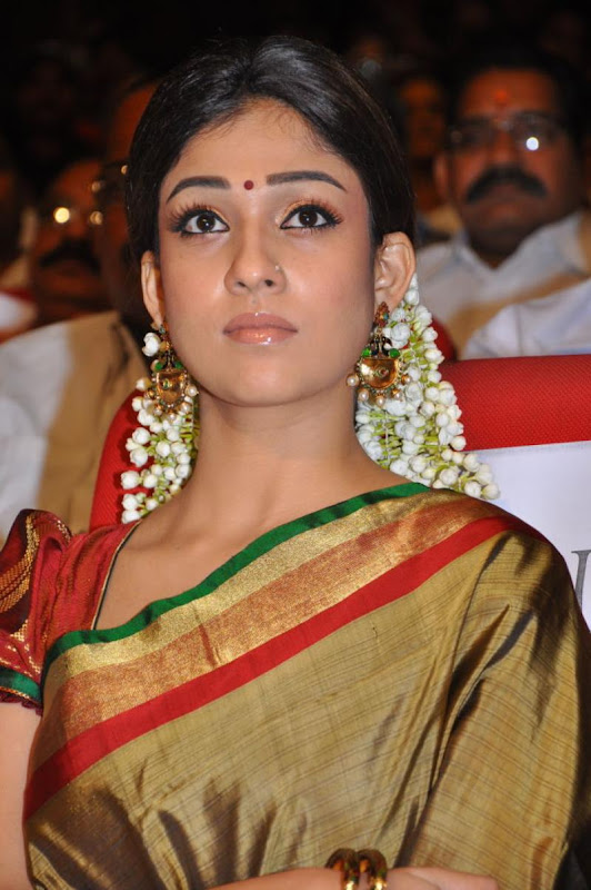 Tamil Movie Actress Nayantara Latest Cute Saree Photos cleavage
