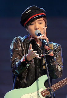  Leader dari Boy Band WINNER yang dibawah naungan YG Entertaiment waynepygram.com:  Kang Seung Yoon - WINNER