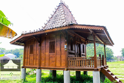 rumah gladak kayu