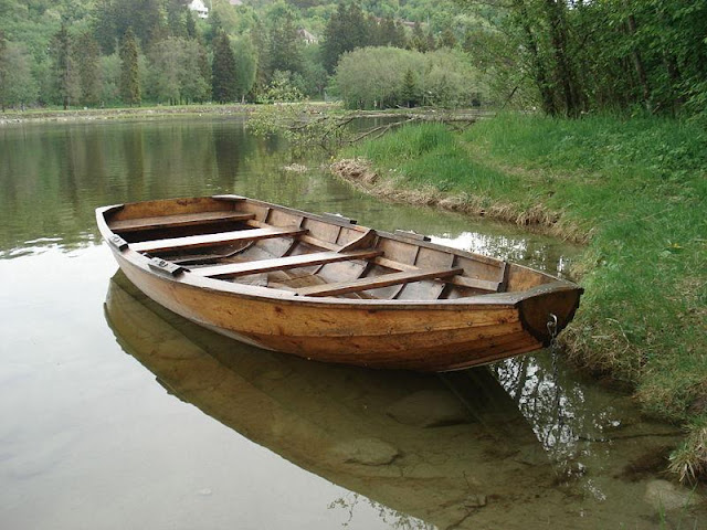  Sampan merupakan alat transportasi air tradisional asal Tiongkok yang terbuat dari kayu Gambar Sampan Alat Transportasi Air Tradisional