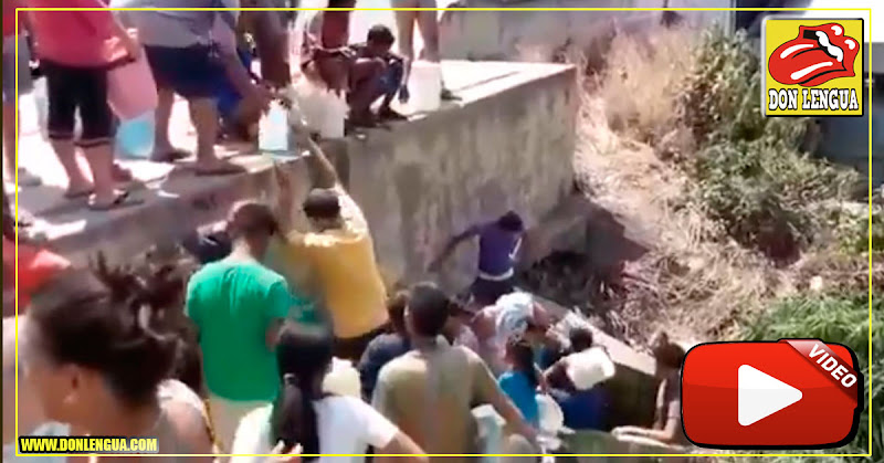 Venezolanos humillados hacen cola para bañarse en un tubo roto del Tunel La Planicie