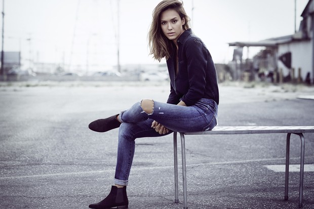 A atriz Jessica Alba lança sua própria linha de jeans