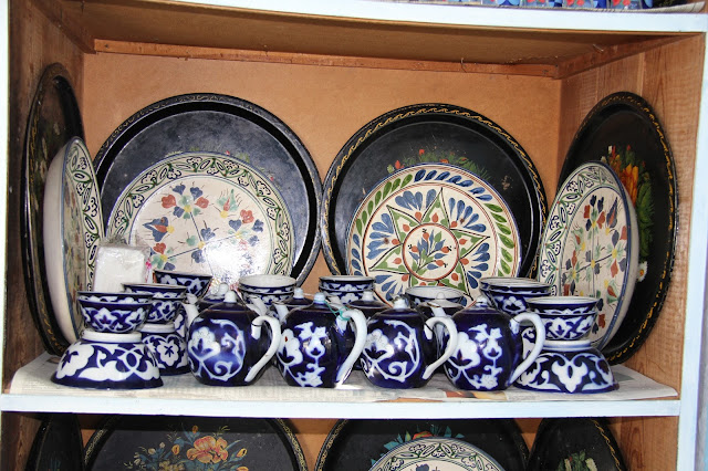 Kirghizistan, Arslanbob, Ghulam Haji, service à thé, © L. Gigout, 2012