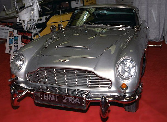 Classic cars Aston Martin DB5 picture