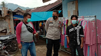 Patroli Dialogis, Anggota Polsek Pulau Panggung Imbau Prokes di Pasar Naningan