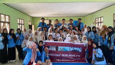 Mahasiswa KKN UNRI dan UIN Suska Riau Kolaborasi, Sosialisasikan Jalur Masuk PTN di SMAN 1 Pangkalan Lesung