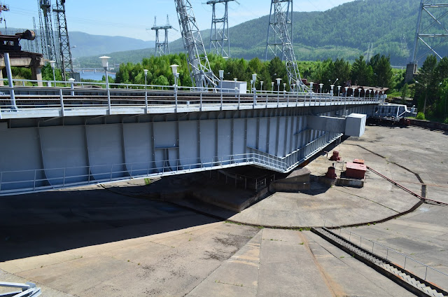 Поворотное устройство Красноярского судоподъемника