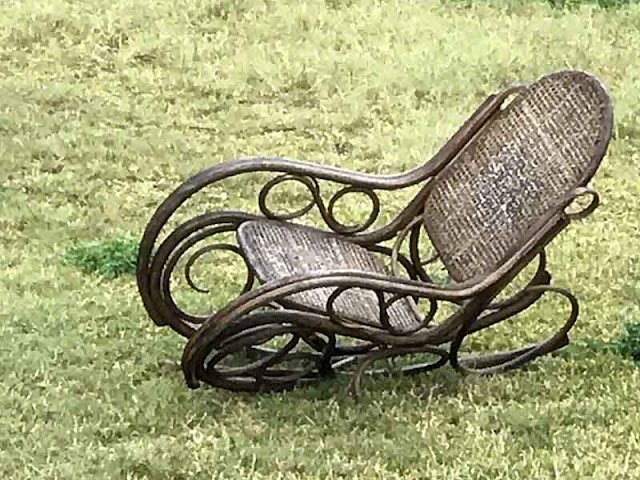 chair, discarded, rocker, Okinawa, Wordless-Wednesday