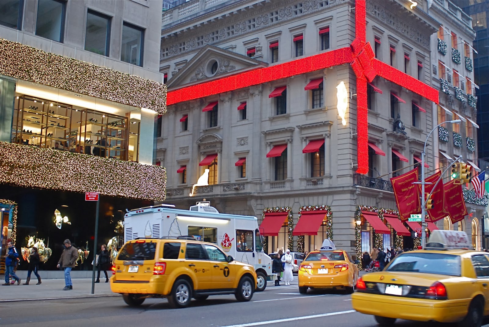 NYC ♥ NYC: Cartier Fifth Avenue's Red Bow and Ribbon
