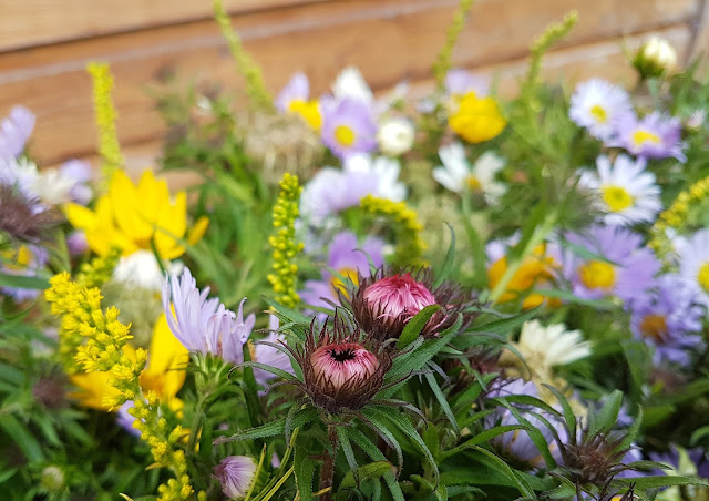 autumn flower arranging for the cafe