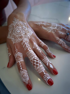 https://www.amazon.in/gp/search/ref=as_li_qf_sp_sr_il_tl?ie=UTF8&tag=fashion066e-21&keywords=white henna mehndi&index=aps&camp=3638&creative=24630&linkCode=xm2&linkId=9b1d37d456dd67dfbe9abdd118d6ca16