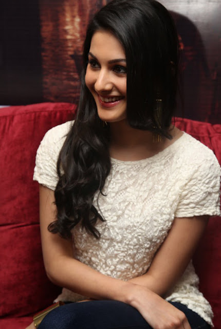 Amyra Dastur HD Wallpapers Free Download