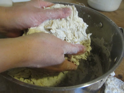 Lunchtime Soft Pretzels {The Unlikely Homeschool}