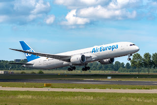 Air Europa recibiendo premio por reducción de emisiones de CO2 en 2023.