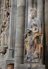 Nossa Senhora na abadia de St-Denis, Paris. Provém da arrasada abadia de Cluny.