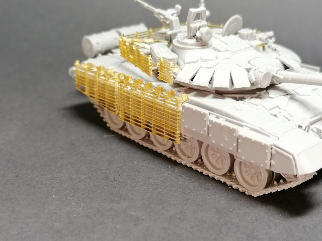  T-72BM Modell 1989 with Cage Armour von Modelcollect by Lynhartt