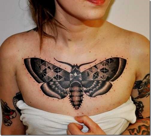 grand_papillon_de_tatouage_sur_la_poitrine