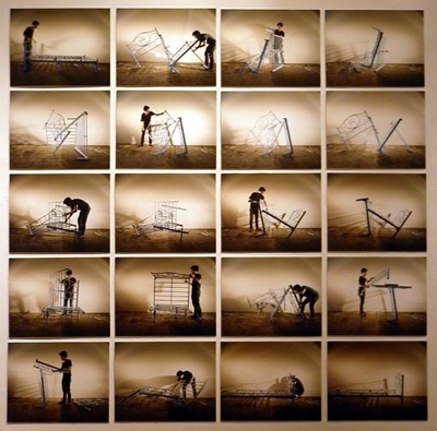 “Re-assembling of a Bed Frame” ปี 2554, ภาพถ่าย 