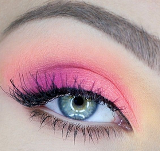 Beautiful Eyes With Pink Mirror