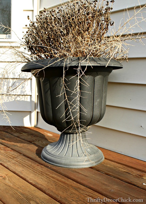 spray painting outdoor planters