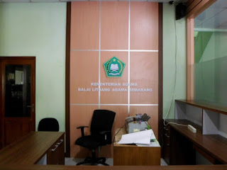 Backdrop Panel  Dinding Kantor Dengan Huruf Nama Perusahaan + Furniture Semarang