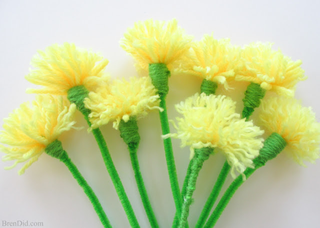 http://brendid.com/easy-tassel-flowers-diy-dandelion-bouquet/