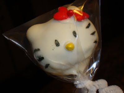 Hello Kitty Pop Cakes