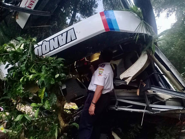 Bus Masuk Jurang di Sumedang, Korban Tewas jadi 27 Orang  