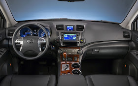 Interior view of 2013 Toyota Highlander