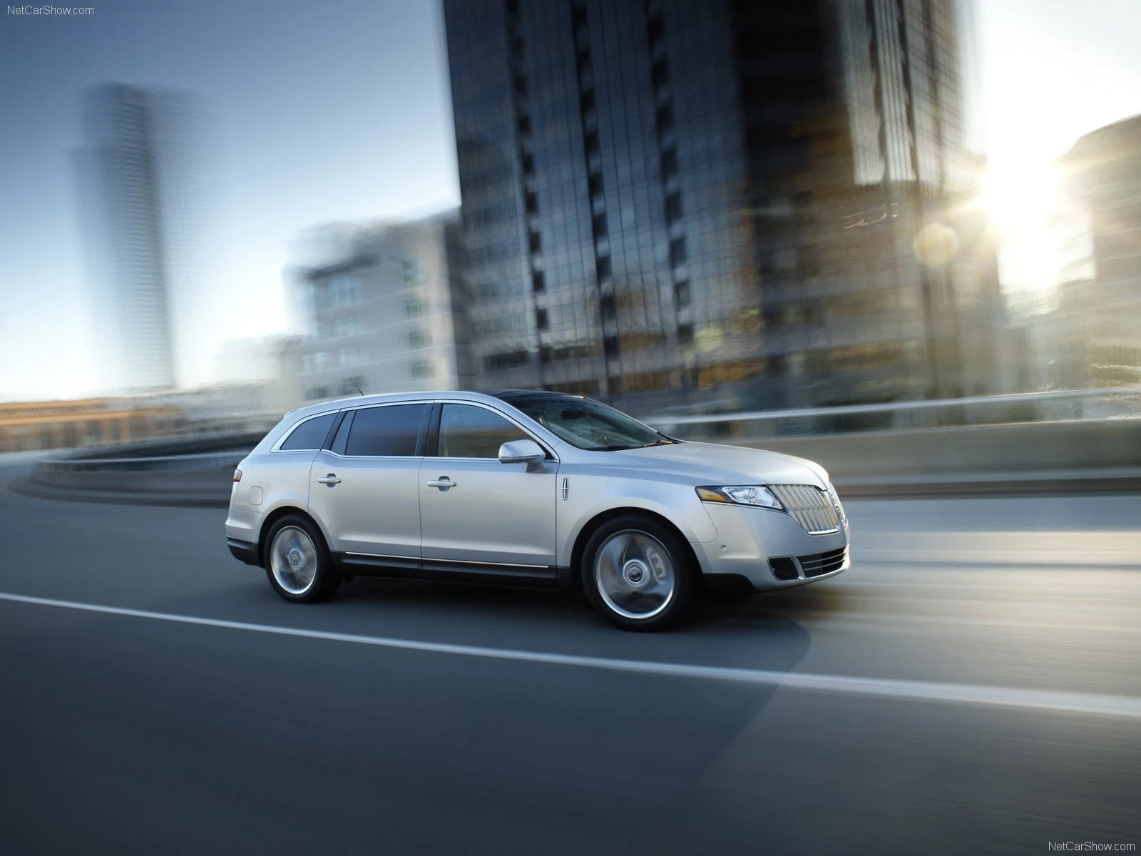 Hình ảnh xe ô tô Lincoln MKT 2010 & nội ngoại thất