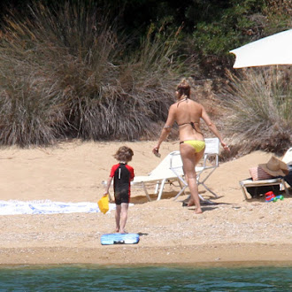 Kate_Hudson_Bikini_Candids_in_Skiathos_Island_July_24_2016_12.jpg