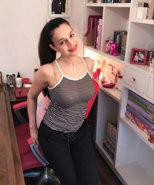 Amisha patel hot image gallery 