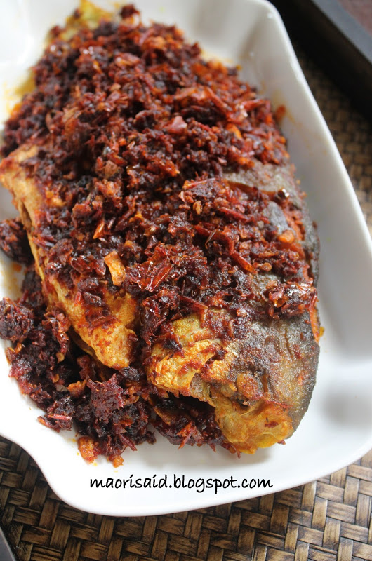 Mori's Kitchen: Ikan Bawal masak sambal kering