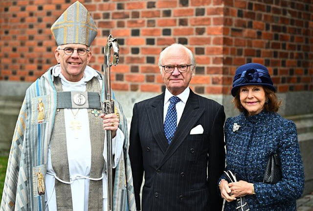 Queen Silvia wore a blue tweed coat and a blue tweed dress by Chanel. Georg et Arend dress. Archbishop Martin Modeus