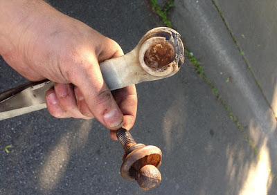 Salah satu kerusakan yang terjadi pada sistem steering kendaraan beroda empat yang dapat mengakibatkan anda m Akibat Jika Tie Rod Long Tie Rod Rusak