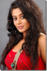 Cute Priyamani Beautiful Pics