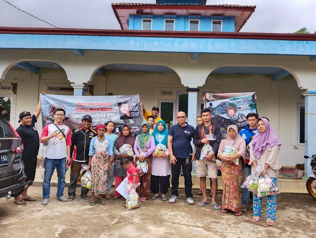 PAGUYUBAN KOMUNITAS MOBIL BEKASI (PKMB) BERSATU BERGERAK MENYALURKAN BANTUAN KEPADA KORBAN BENCANA GEMPA BUMI DICIANJUR