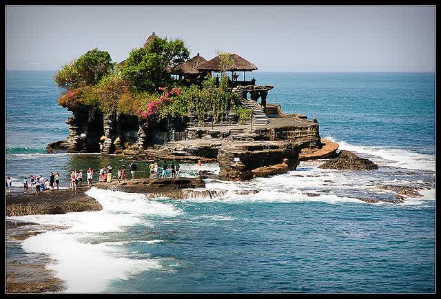 Tour de Pulau Dewata Bali Indahnya Pura di Pantai Tanah  