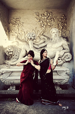 MUSEO NAZIONALE ETRUSCO DI VILLA GIULIA   Performance di Danza Classica dell'India e Poesia  Marialuisa Sales  Danza Classica Bharata Natyam Neriene  Poesia su temi classici  Nell'ambito di "Eros & Kairós"  Primo Festival Internazionale  di Poesia al Femminile sabato 7 giugno 2014 Sabato 7 giugno 2014, nell'esclusiva cornice del Museo Etrusco di Villa Giulia, Marialuisa Sales e Neriene hanno condotto una performance rituale di danza sacra dell'India e poesia su temi classici dedicata all'Apollo di Veio, tra le opere più importanti ospitate nel prestigioso Museo. L'inno tradizionale danzato dedicato al Dio Vishnu, l'Apollo Hindu, è stato accompagnato dalla poesia "Ventuno Foglie d'Alloro", dedicata sempre al dio solare. La performance  si è conclusa con la danza sacra dedicata alla Saraswathi-Minerva del tantrismo. Foto: Maria Giuseppina Barbieri [MjB]