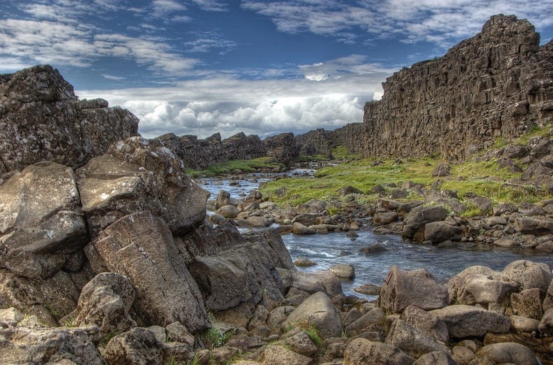 mid-atlantic-ridge-iceland-01