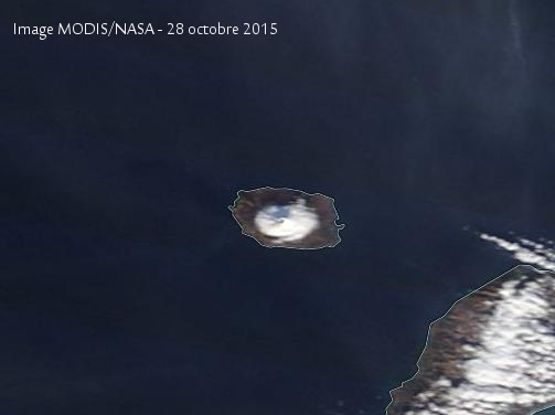 Le volcan Alaid vu de l'espace, 28 octobre 2015