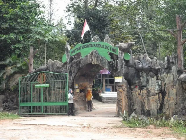 Hutan Wisata Mata Kucing