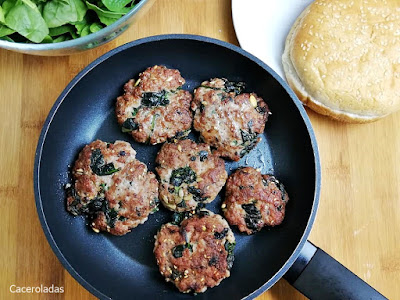 Hamburguesas de carne y espinacas