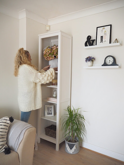 How to style an ikea hemnes bookcase shelf three ways. Home decor styling tips. Greenery and house plants, candles, books and accessories to create styled shelves. 