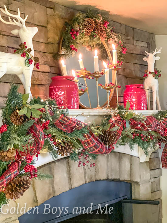 Christmas mantel decor - www.goldenboysandme.com