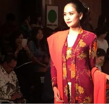 Foto Model Kebaya Putri Keraton Solo Jawa Klasik