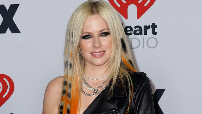 Avril Lavigne habla sobre 'Break of a Heartache', estar en el horario de una rockstar y su pasión por la pintura